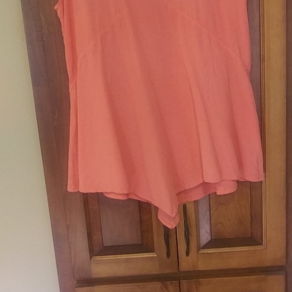 Handkerchief style top - Picture 3 of 7